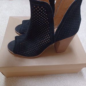 Lucky Brand "LARISE" Black Suede Open Toe Booties Size 9